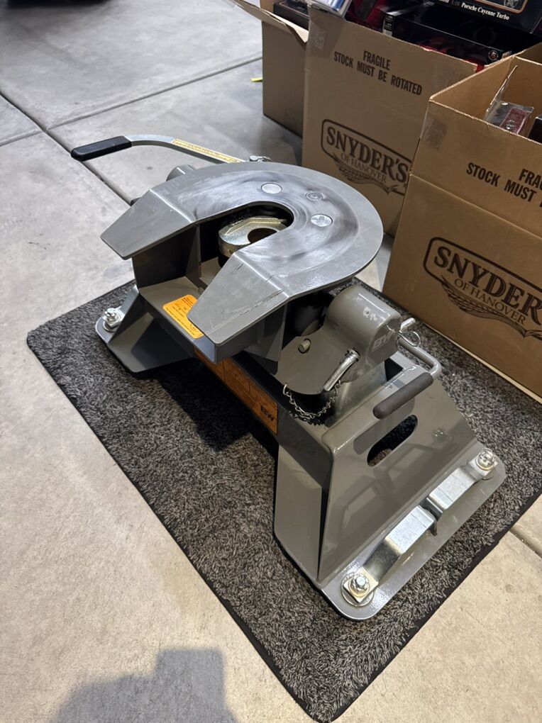 B&W 25K Companion 5th Wheel Hitch (Ford Puck)