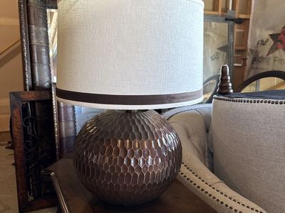 Hexagonal Pattern Bronze Table Lamp with Cream Shade - Excellent Condition