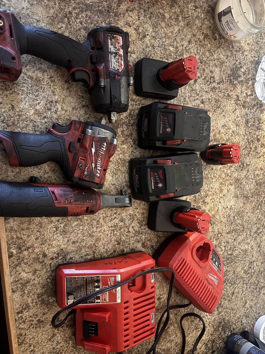 Milwaukee M18 FUEL Cordless Impact Wrenches & Ratchet w/ REDLITHIUM Batteries & Charger