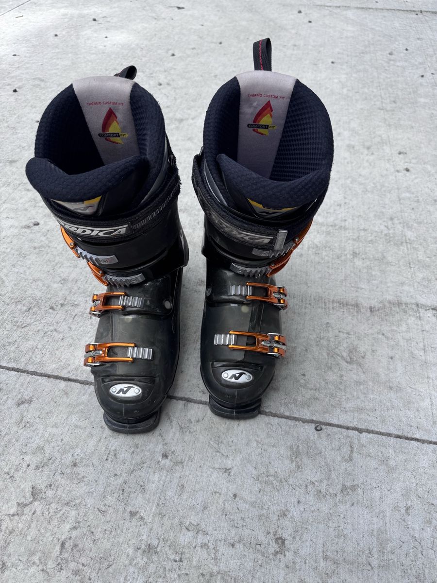 Nordica Men's Ski Boots - Size 9 - PFP Comfort Fit, Thermo Custom Fit, 4 Buckles