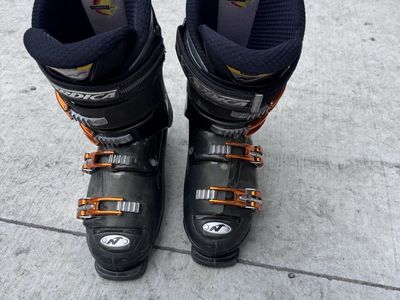 Nordica Men's Ski Boots - Size 9 - PFP Comfort Fit, Thermo Custom Fit, 4 Buckles