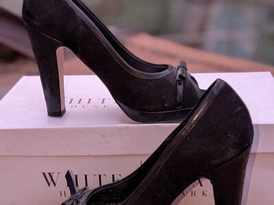 Black Suede White house black market Size 7 high h