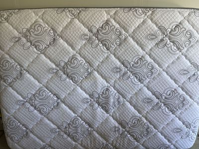 Full / Double 10" Plush Mattress - GREAT condition