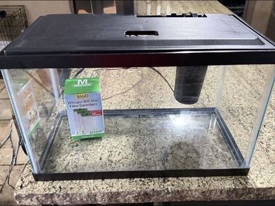 10 Gallon Fish Tank with Filter and Top with Light