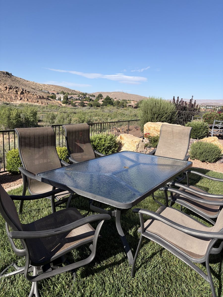 Tropitone Patio Set