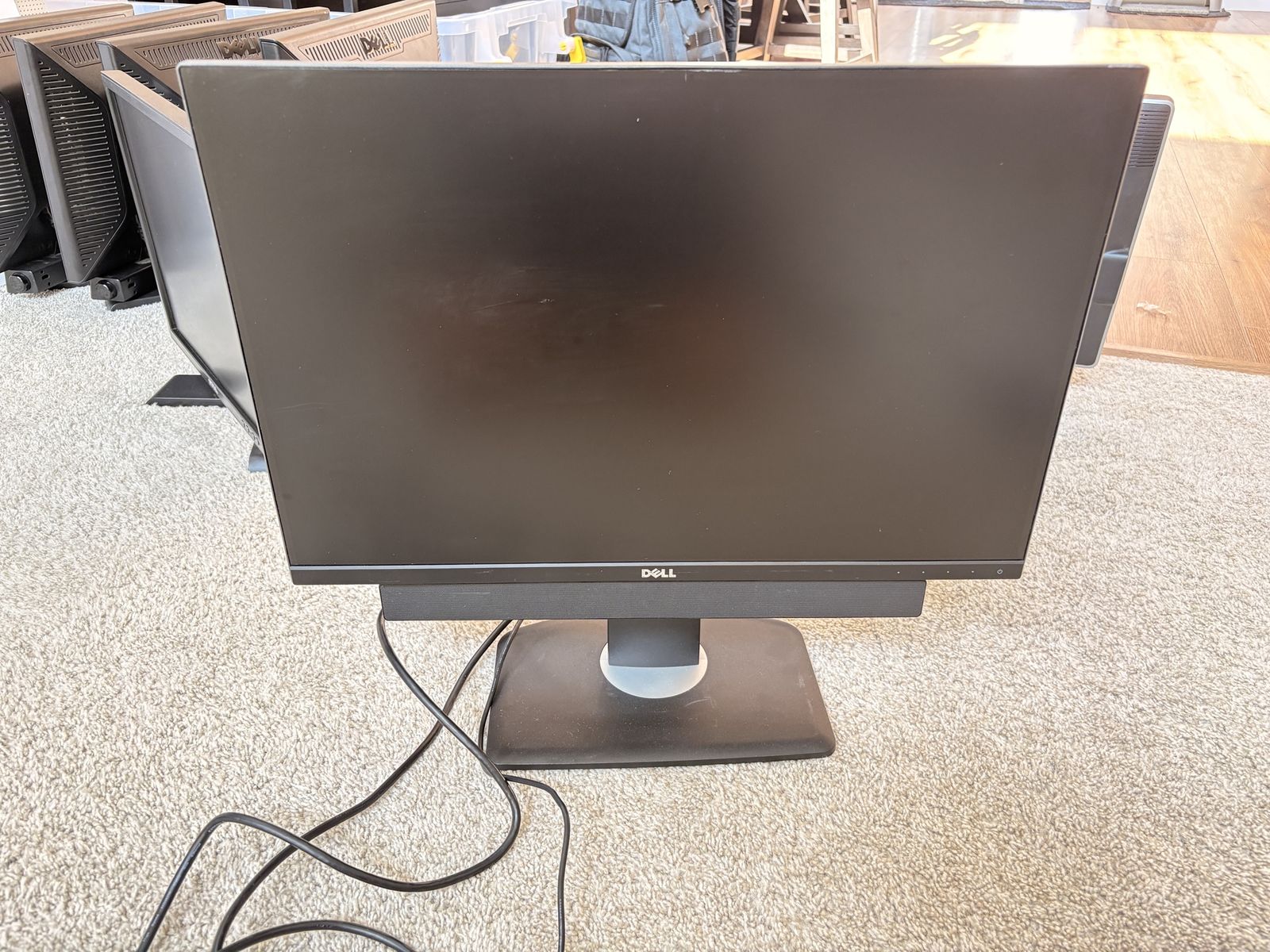 Various Dell Monitors w/Soundbar