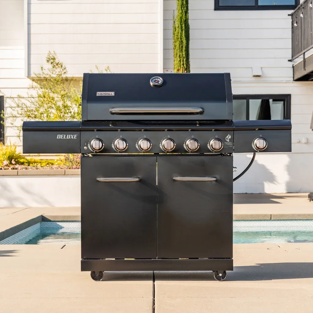 Brand new Nexgrill Deluxe 7 Burner Gas Grill.