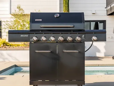Brand new Nexgrill Deluxe 7 Burner Gas Grill.