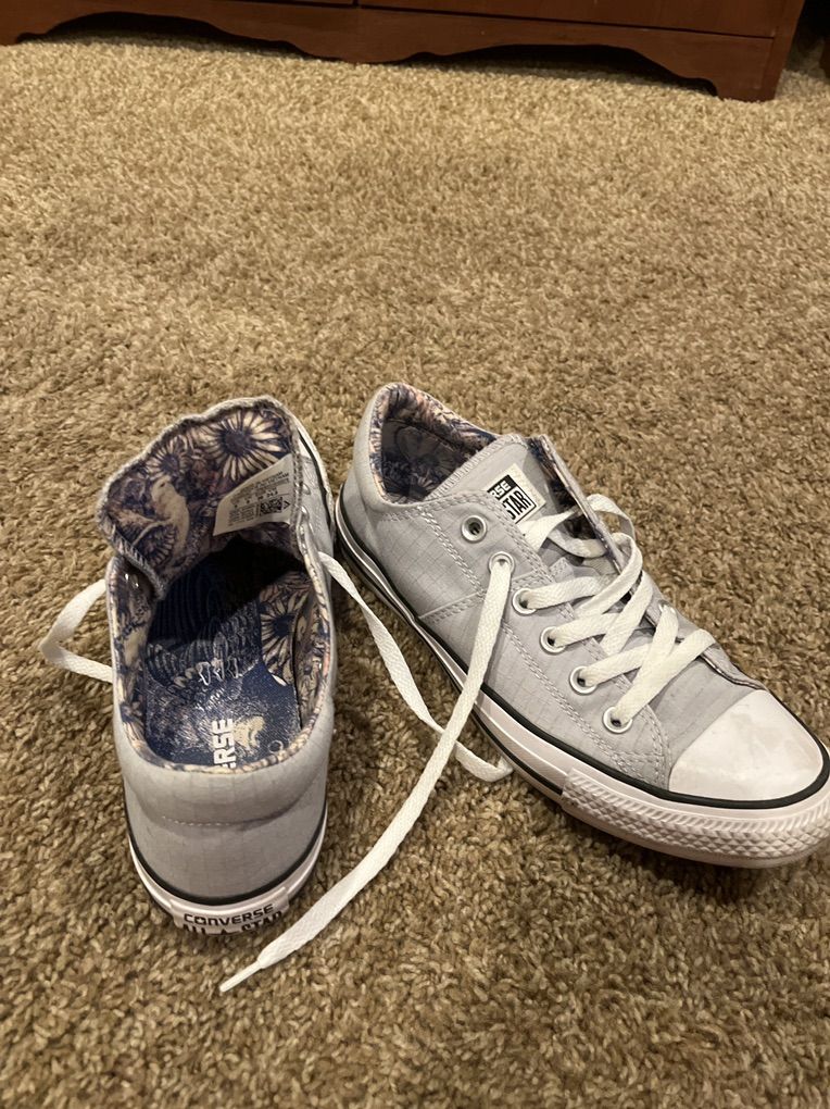 Women Converse Size 8