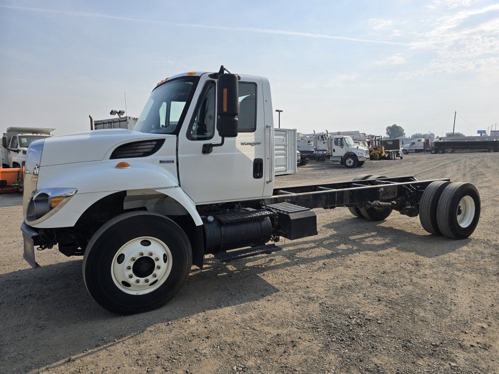 2009 International 7400 Cab and Chassis Auto 