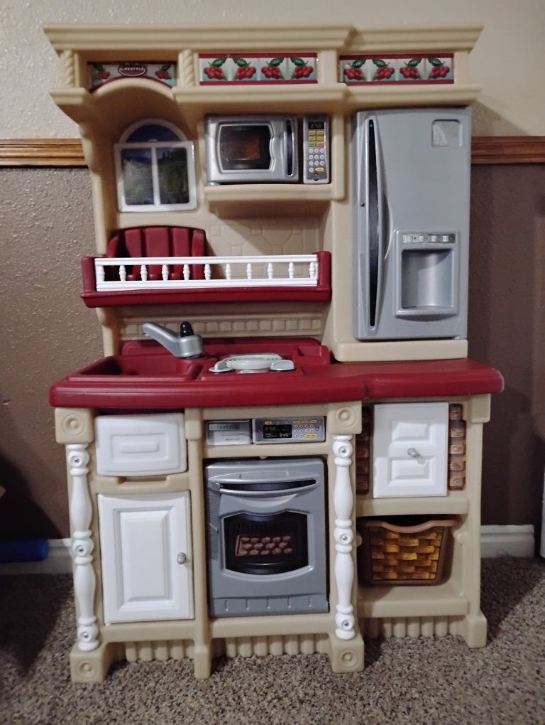 Step2 Lifestyle Fresh Accents Play Kitchen with Toy Food Accessories