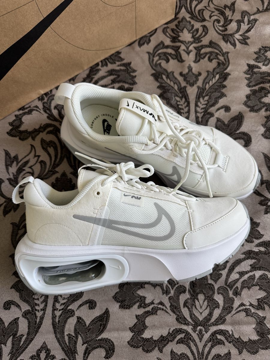 Nike Women's Air Max Interlock Oxford