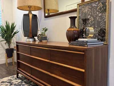 Lane Rhythm Mid-Century Modern 9-Drawer Dresser