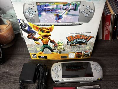 Sony PSP 3000 Silver Limited Edition Ratchet & Clank Size Matters Pack CIB