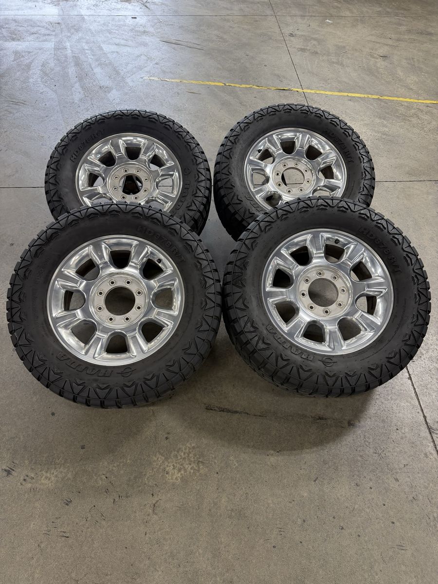 2016 ford f350 OEM 20in polished wheels/ 35x12.50r20 tires