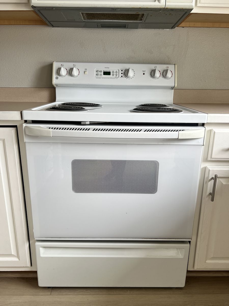GE White Electric Range Stove with Coil Burners 