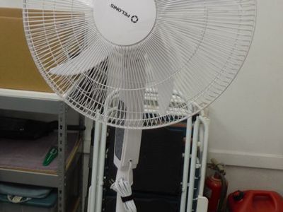 16 inch Oscillating Electric Fan 47 inches tall