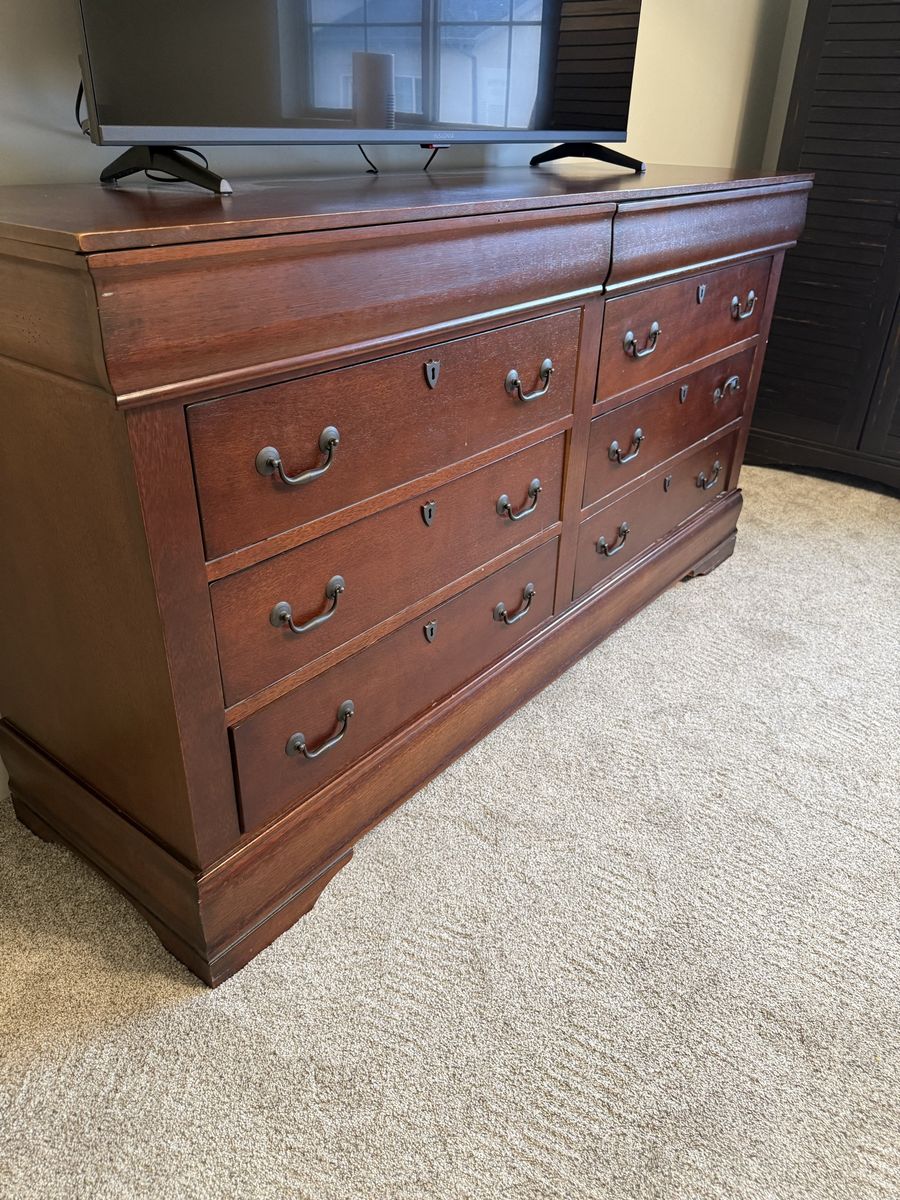 Dresser