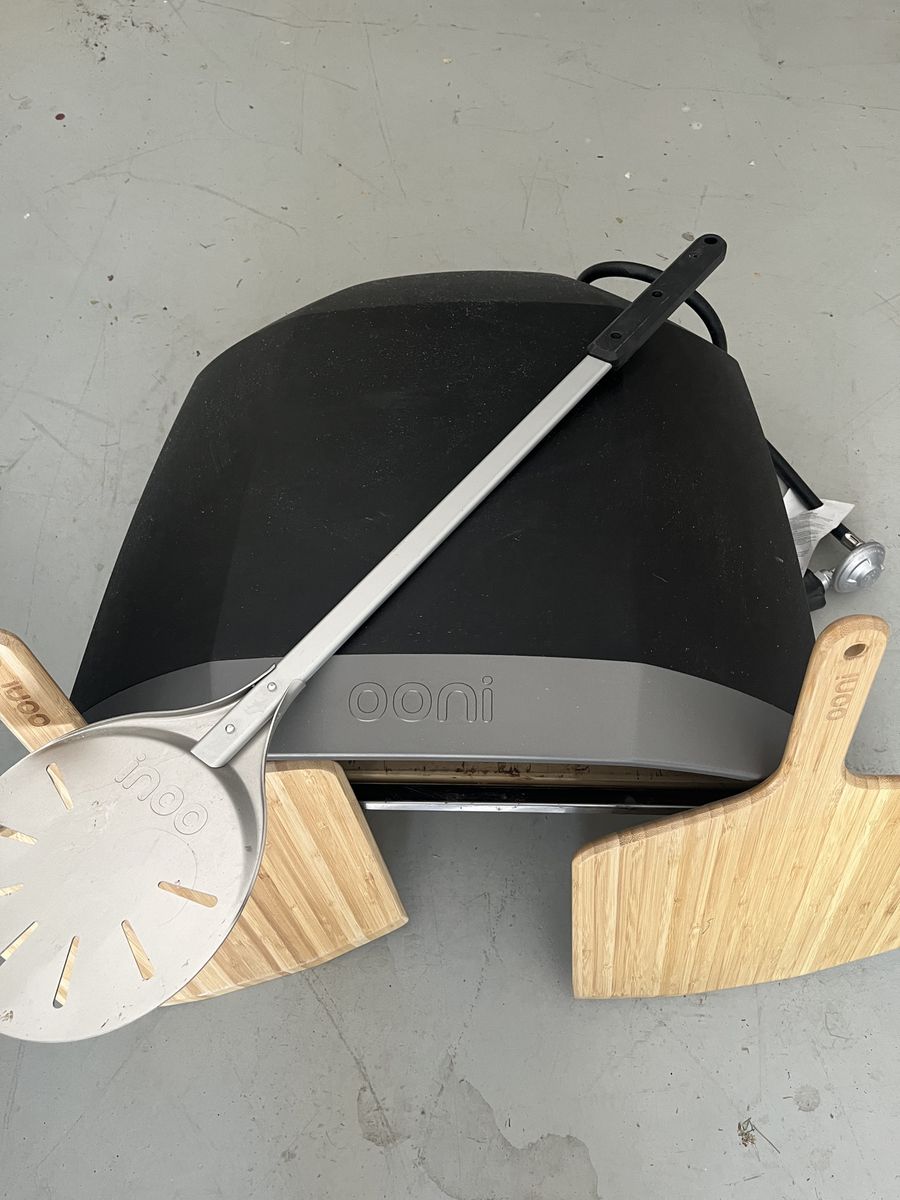 Ooni Koda 16 Gas-Powered Outdoor Pizza Oven with Bamboo Pizza Peels and Launching Peel