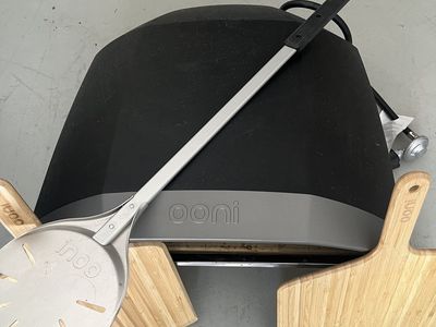 Ooni Koda 16 Gas-Powered Outdoor Pizza Oven with Bamboo Pizza Peels and Launching Peel