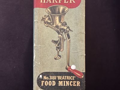 Vintage Harper No. 3181 Beatrice Food Mincer & Meat Grinder in Box