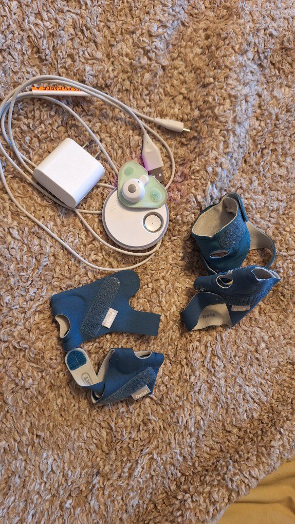 Owlet Smart Sock 2 Baby Monitor with Base Station & Size 1-3 Fabric Socks - Complete Set