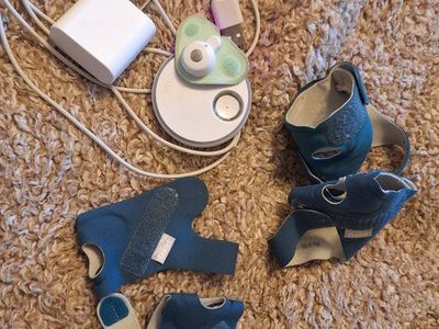 Owlet Smart Sock 2 Baby Monitor with Base Station & Size 1-3 Fabric Socks - Complete Set