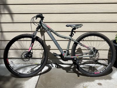 Cannondale Women's Tango 8 27.5" Mountain Bike Size Small
