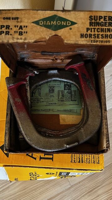 Vintage old set horseshoes horseshoe metal game w/box