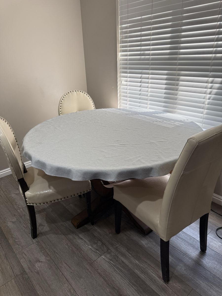 Round Wooden Dining Table with Pedestal Base and SOLID WOOD Vintage Dining Table + 3 Chairs – $160