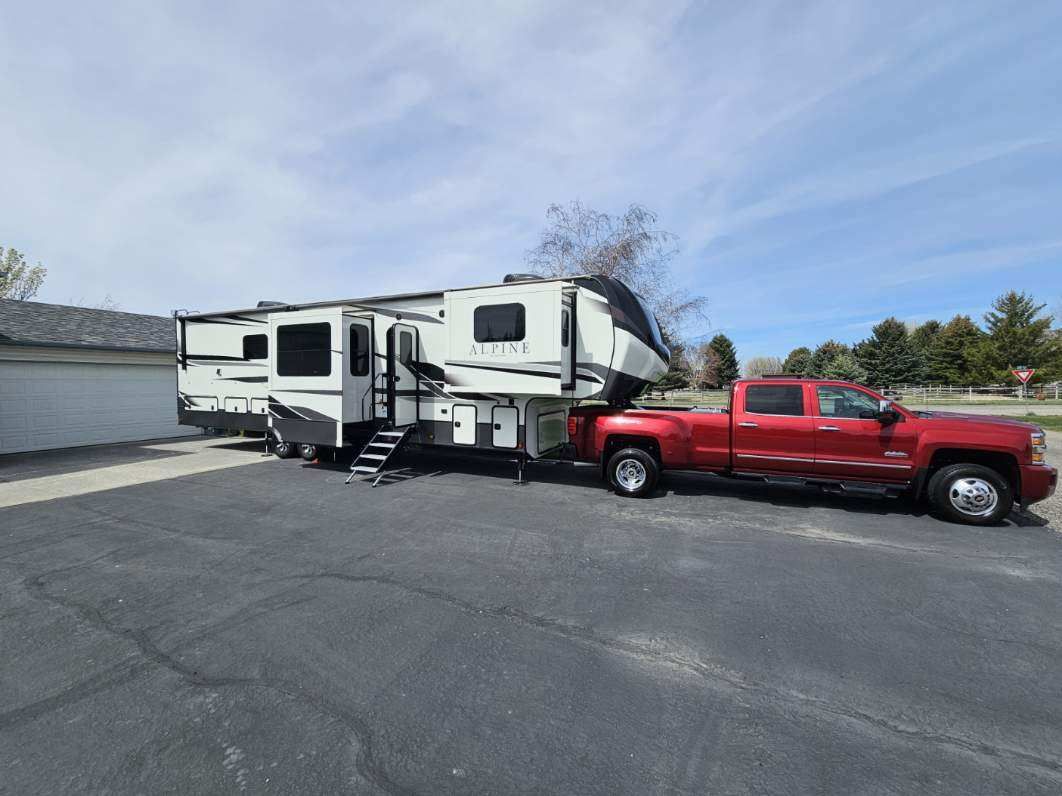 2021 Keystone Alpine 3700FL / 2019 Chevy Silverado High Country