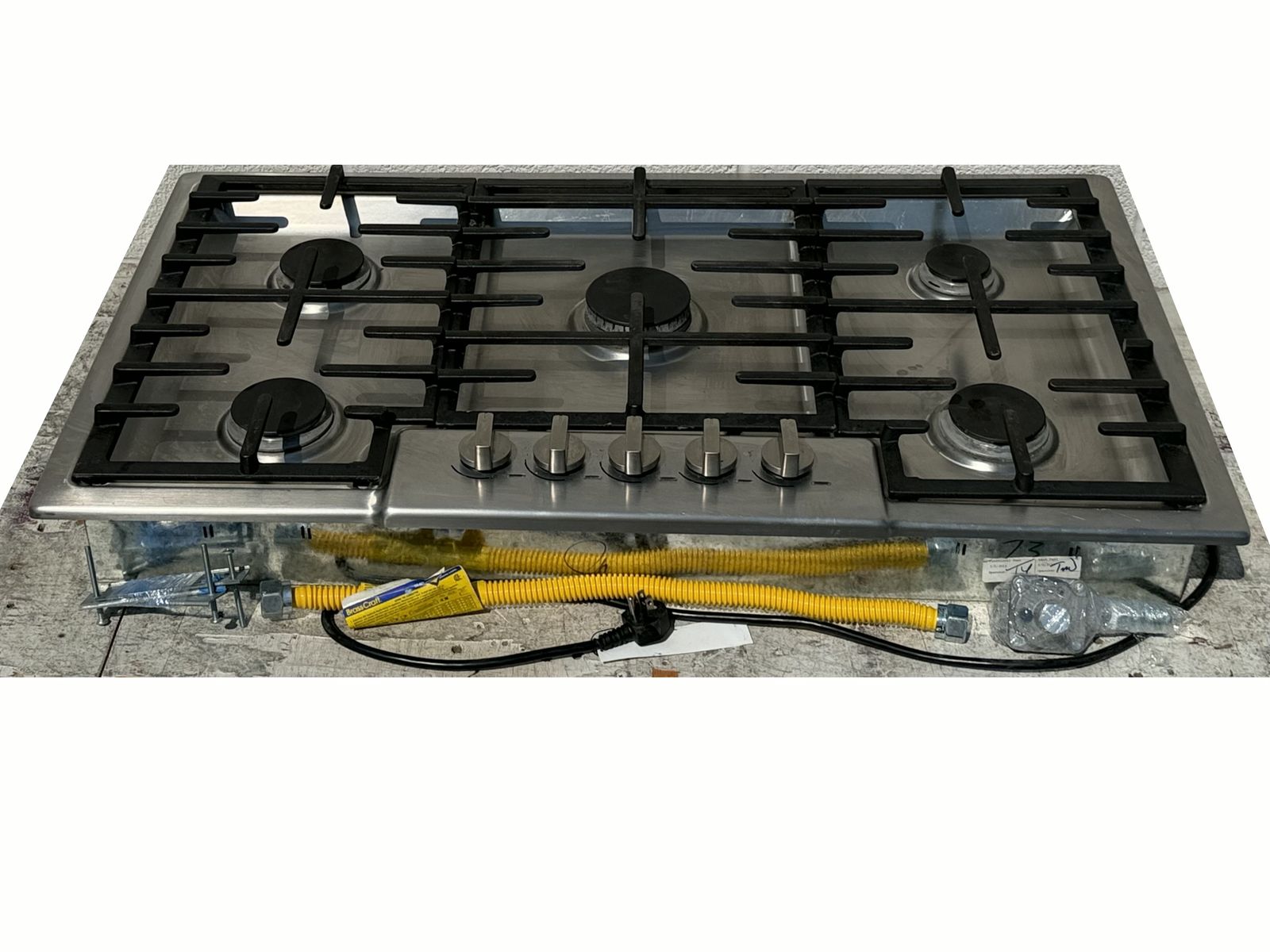 85% OFF NEW! 2015 Bosch Gas Stovetop - 5 Burner - Stainless Steel - Knob Controls - Continuous Grates - Good Used Condition