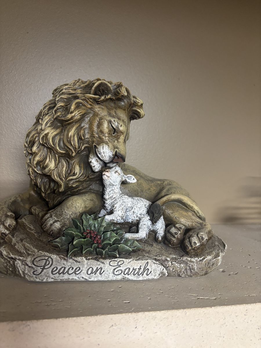 Lion And Lamb Sculpture