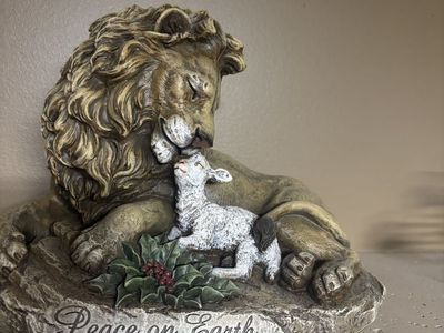 Lion And Lamb Sculpture