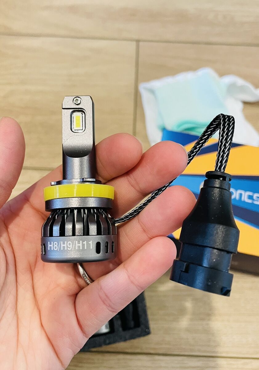 brand new in box LED Headlight Bulbs Comb (h11 and 9005)