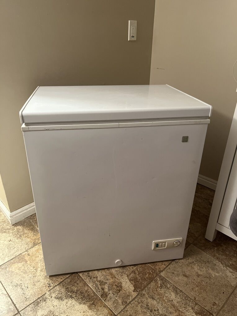 GE 5 Cubic Feet Chest Freezer