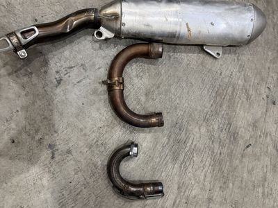 2024 Yamaha YZF 250 exhaust pipes.