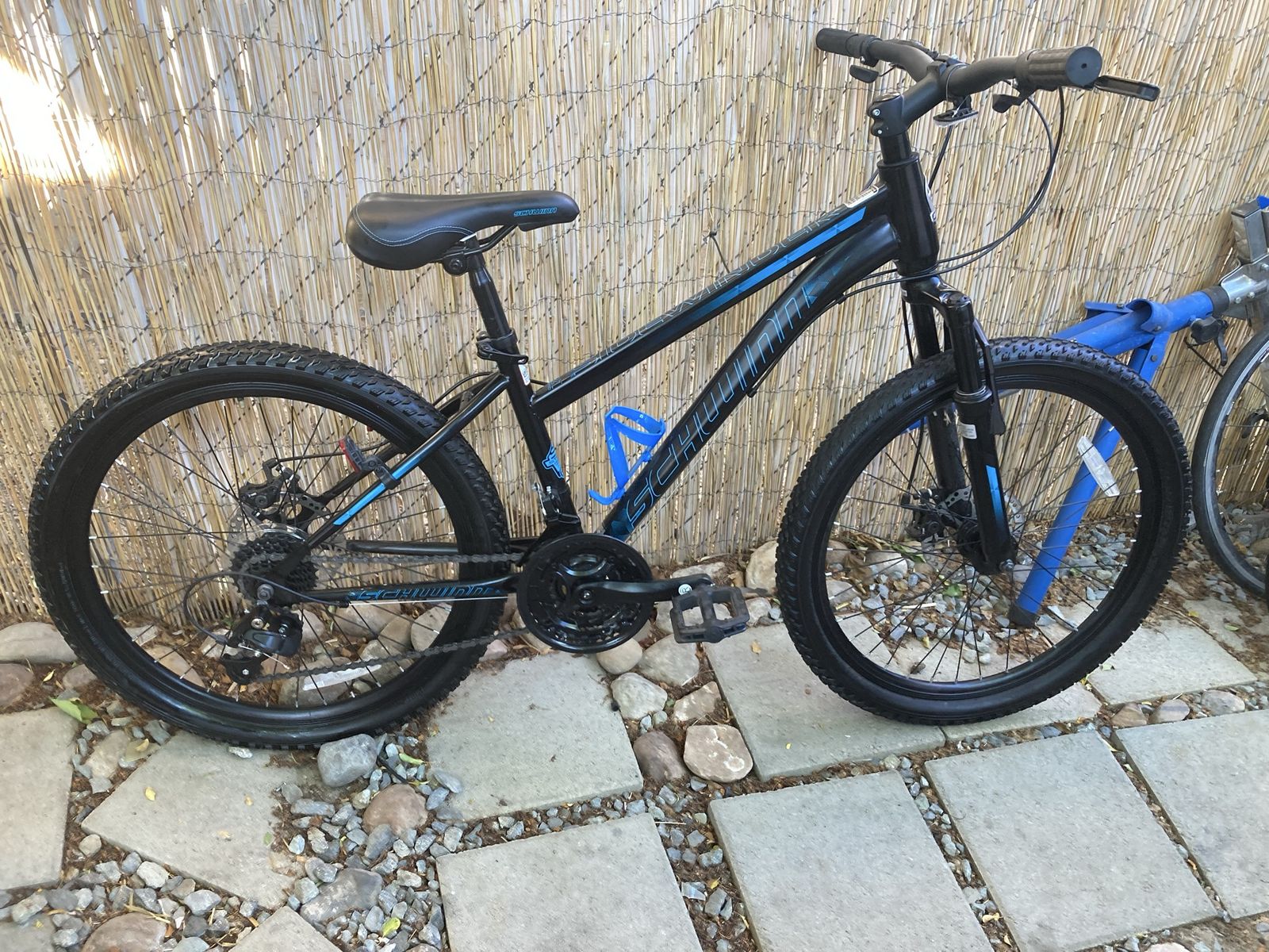 Schwinn sidewinder 24inch kids mountain bike