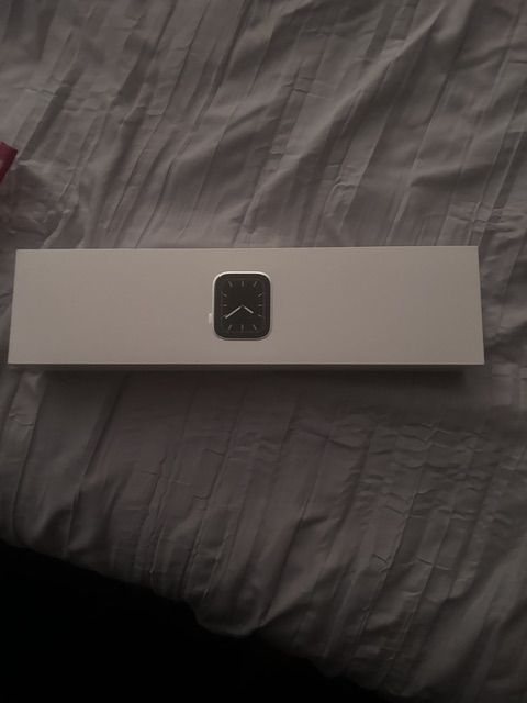 Apple Watch series 5 40 mm Stainless steel   w/Charger, 3 bands, 9 screen protectors