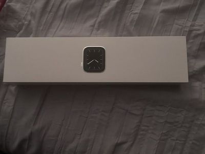 Apple Watch series 5 40 mm Stainless steel w/Charger, 3 bands, 9 screen protectors