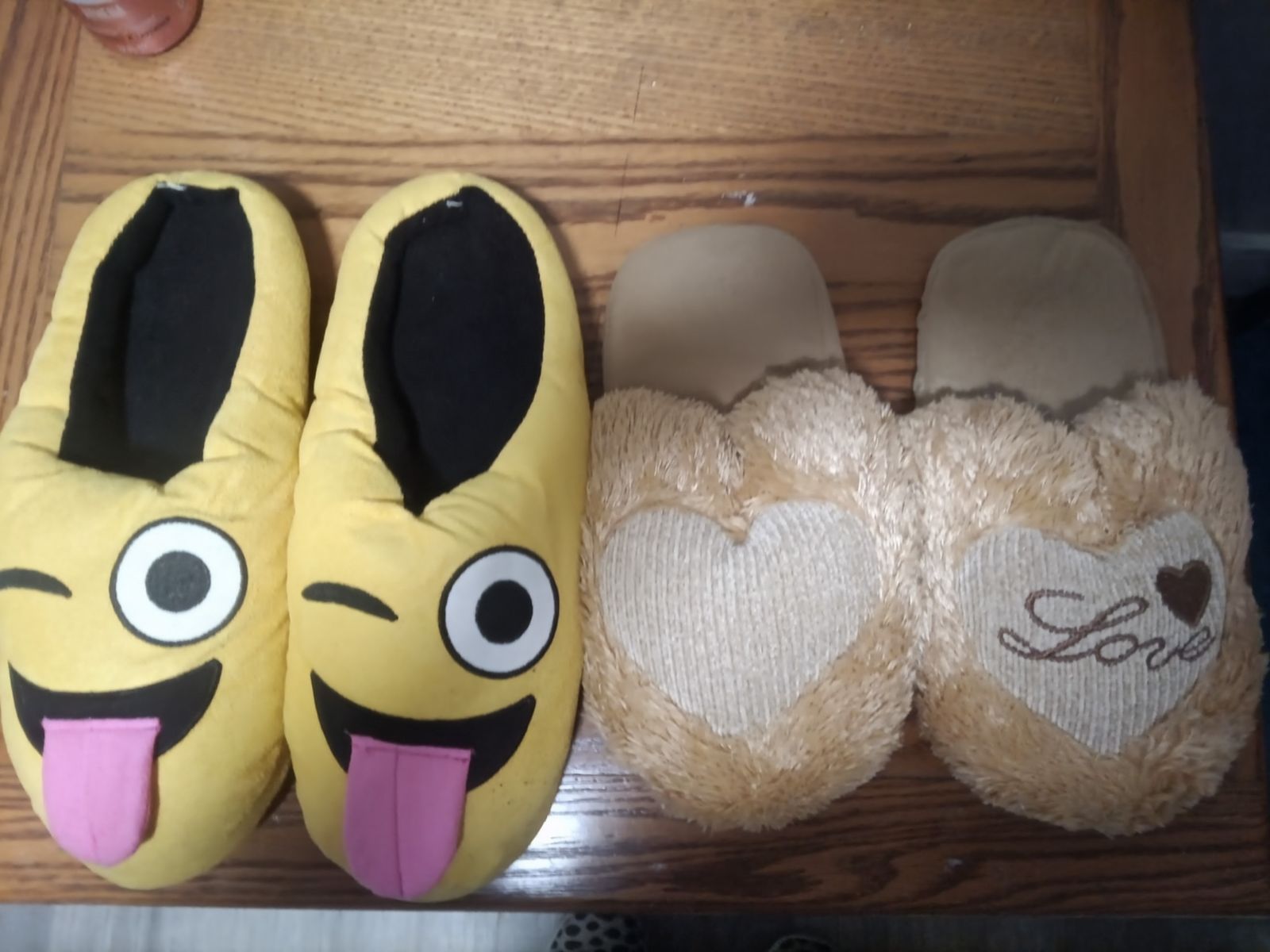 2 pair New slippers Lot emoji and love 8.5