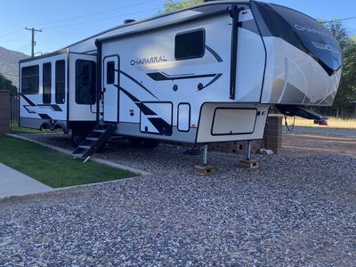 2023 Coachmen Chaparral 5th Wheel Travel Trailer - Spacious & Modern RV for Sale