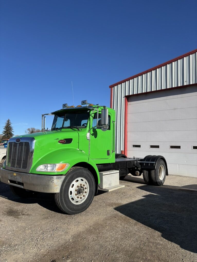 Peterbilt 330