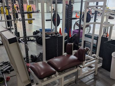 Horizontal leg press machine