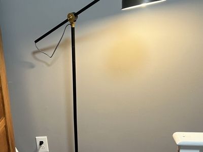 Great Condition Metal Stand Lamp