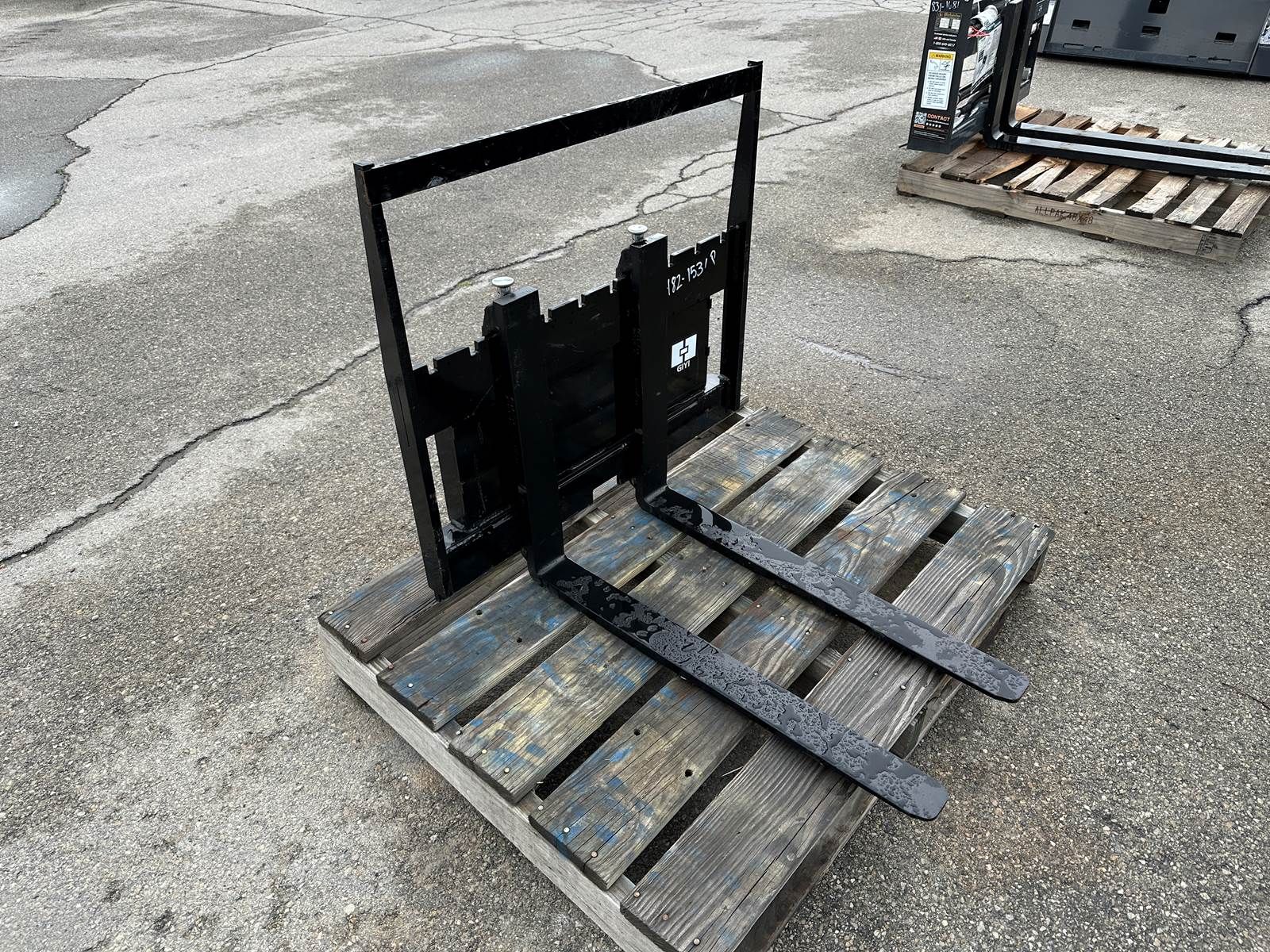 NEW UNUSED Forks Fits Skid Steer Walk Behind Stand Up Attachment