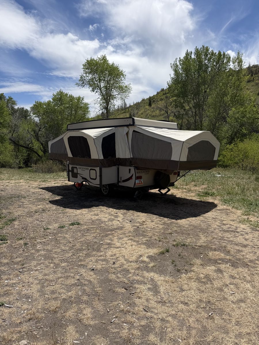 2017 Freedom Rockwood 2318G Pop-Up Camper