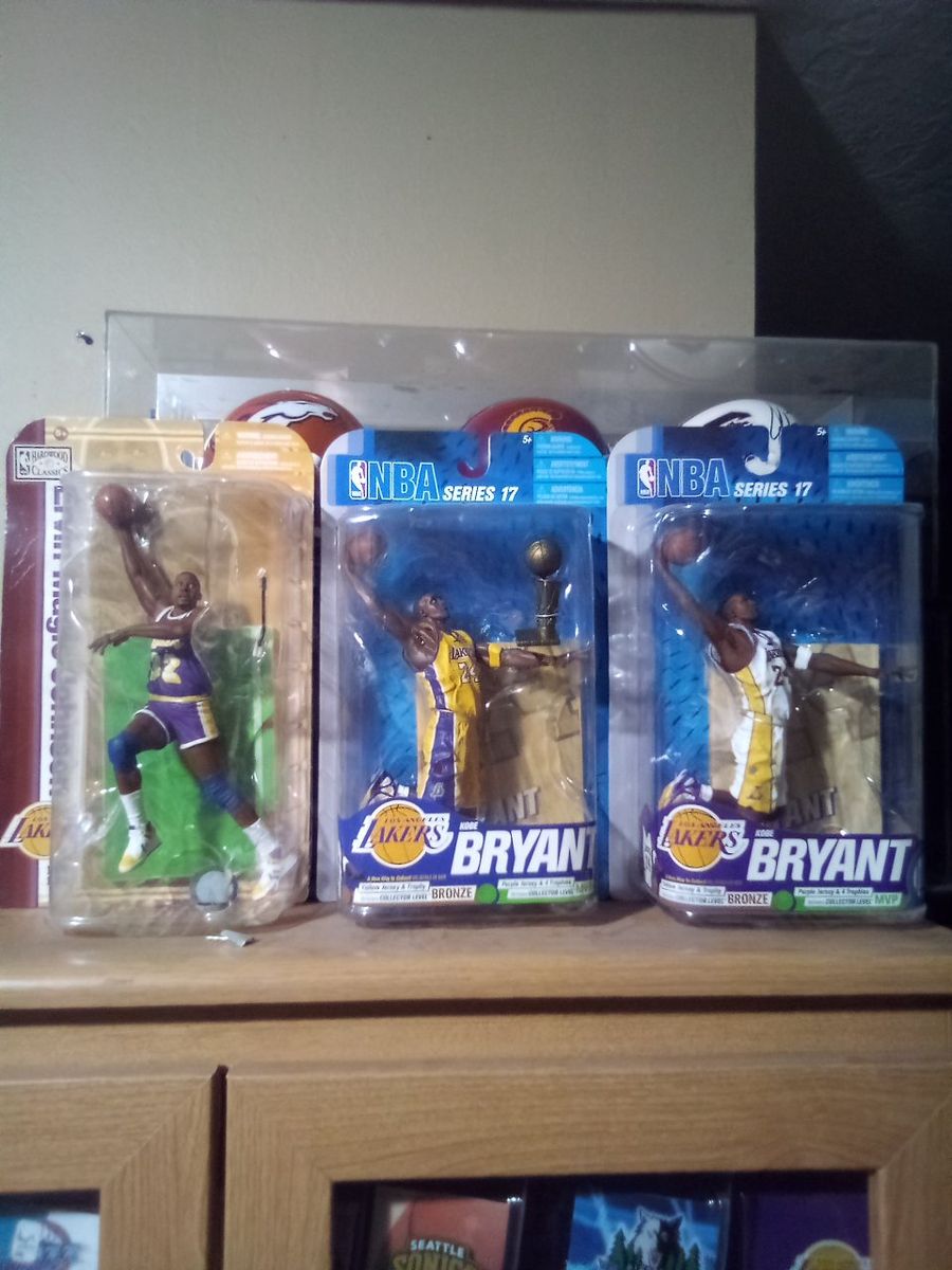 Kobe Bryant NBA Series 17 Action Figures and magic Johnson