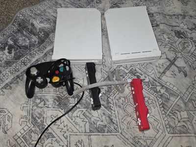 wii consoles/controllers FOR REPAIR OR PARTS