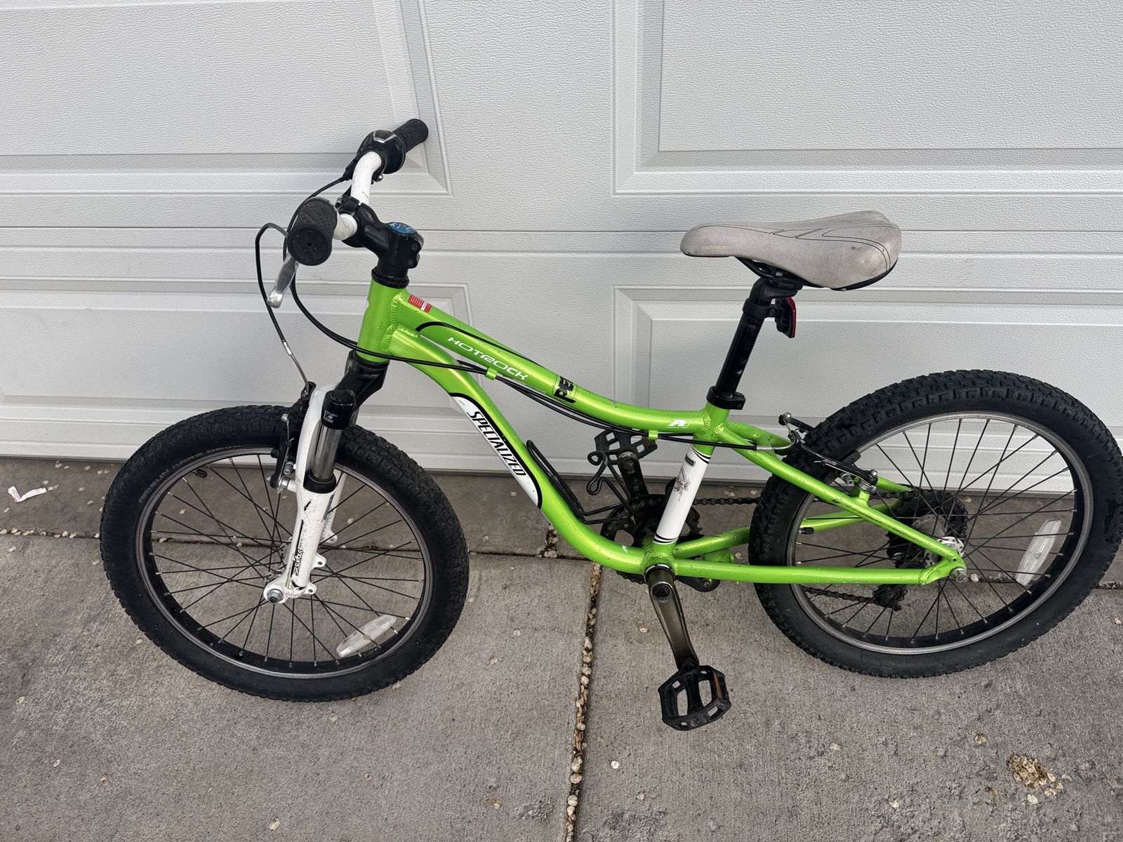 Specialized Hotrock 20" Kids Mountain Bike - Green, 6-Speed, Full Suspension
